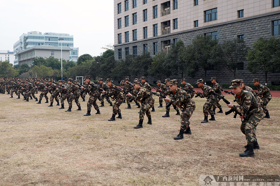 武警南宁支队新年开训点将练兵