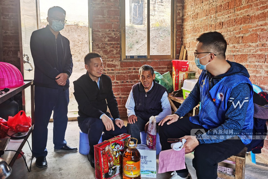 广西体彩中心党支部到藤县走访慰问帮扶农户(图)