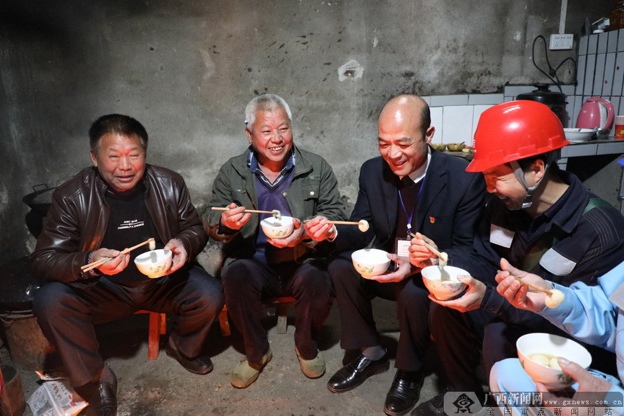 广西全州:煮汤圆包饺子 驻村队员的别样元宵节