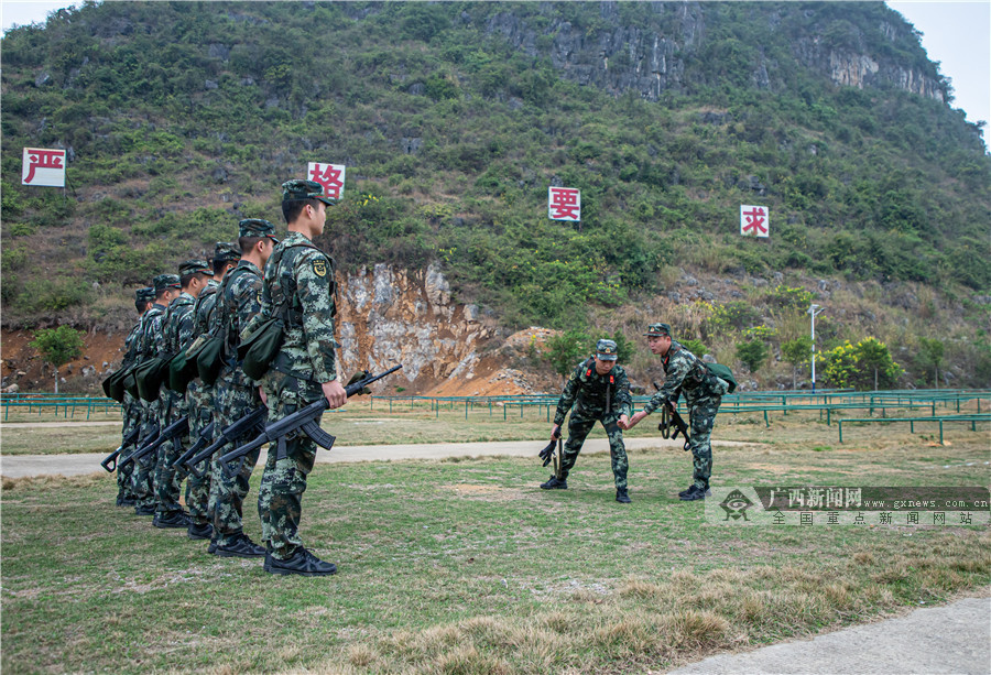 武警广西总队从严组训锻造过硬新兵引路人图310