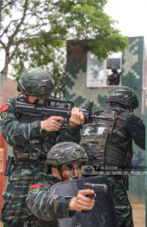 高清图集密林深处磨砺胜战刀锋