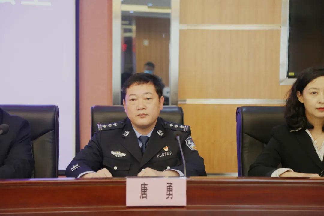 唐勇:谢谢记者的提问,我们海港分局的情况比较特殊,是的,原防城港口