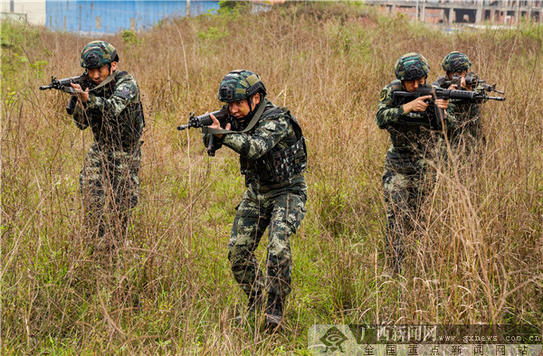 武警广西总队钦州支队野外反恐训练锤炼处突硬功