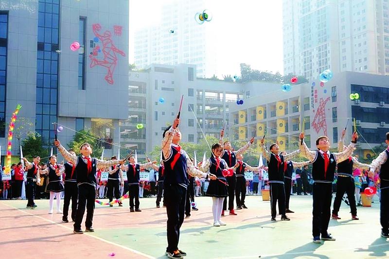 南宁市江南区富乐小学将民俗元素融入日常教学,创设了壮乡民俗活动