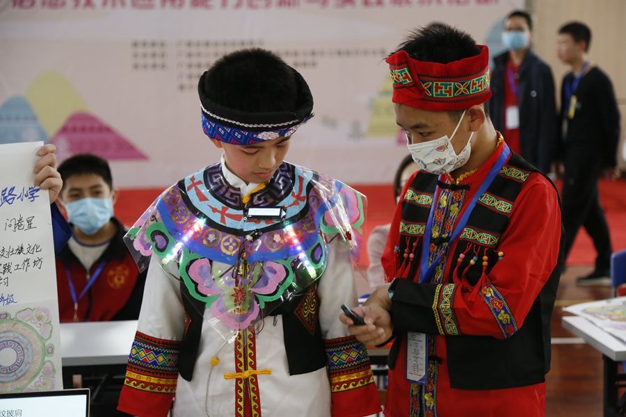 全区75所中小学166支队伍比拼信息技术创新实践