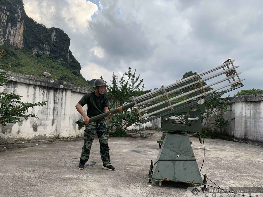 百色开展烟叶人工防雹专项服务助力增产增收
