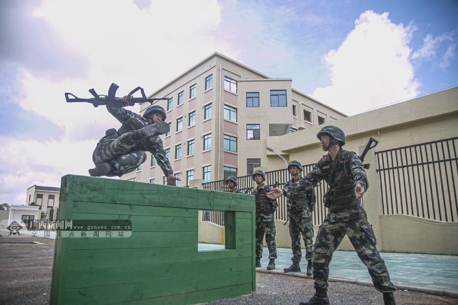 5月8日讯(通讯员 汤斌)5月8日,武警广西总队北海支队根据季节性特点