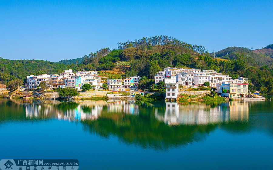韦哲 摄北景镇江栋村平吉新村.韦哲 摄乙圩乡巴追村那强屯旧貌.
