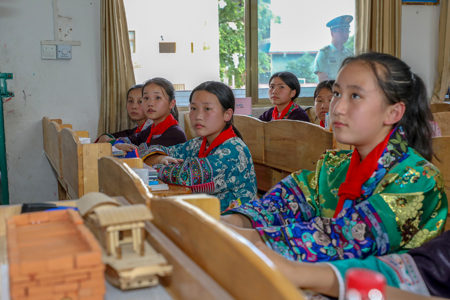 �������һ������ɫ����͡�������