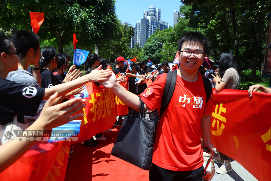 高考加油!南宁二中为高三学子壮行 (7)