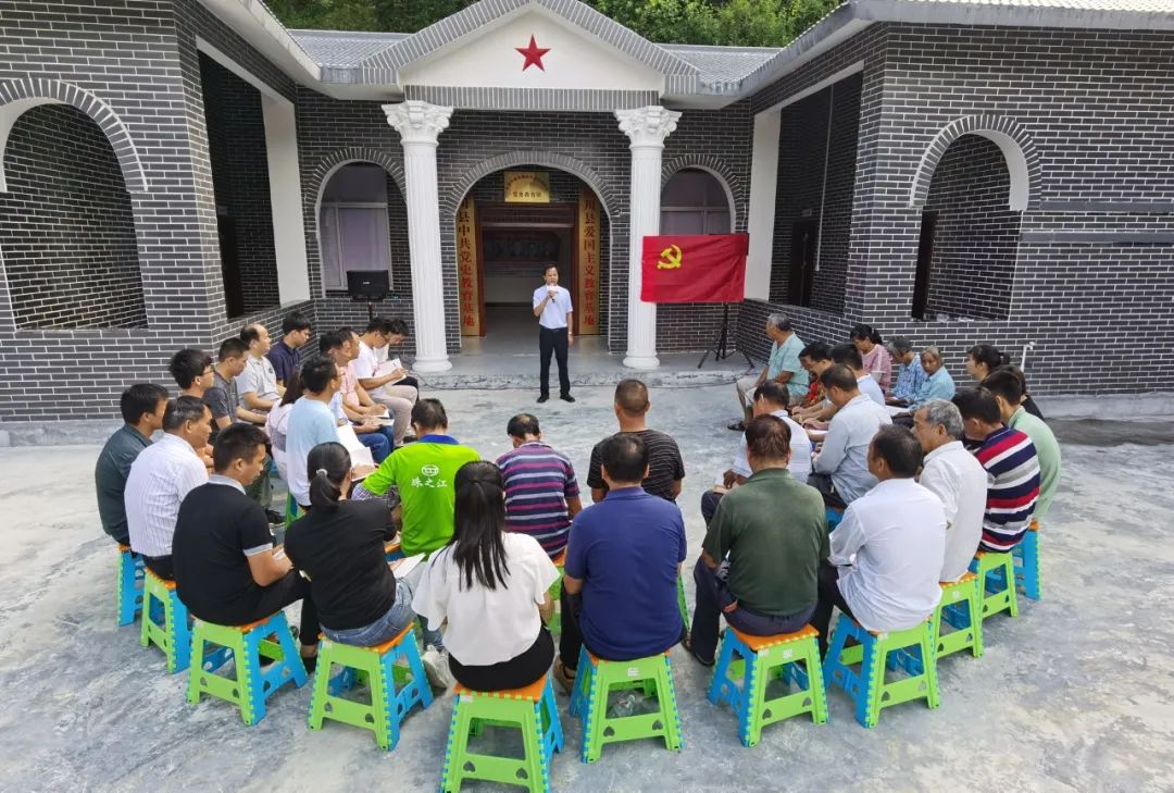 陆川县米场镇:按下"党课下基层""启动键" 跑出党员教育"加速度"