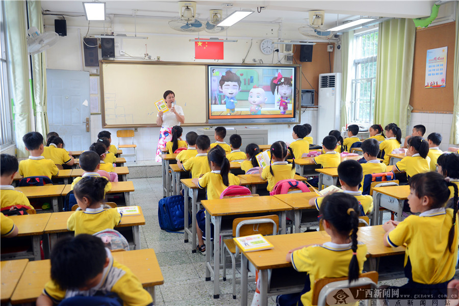 ����������ʵ��ѧУ��չ������