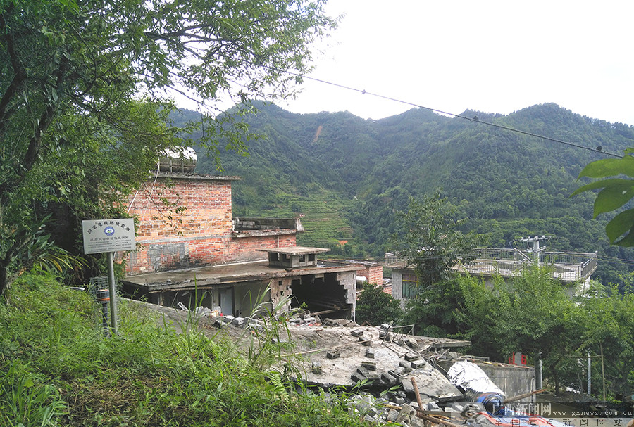 天峨县三堡乡三堡村小板台屯安装的监测设备.通讯员供图