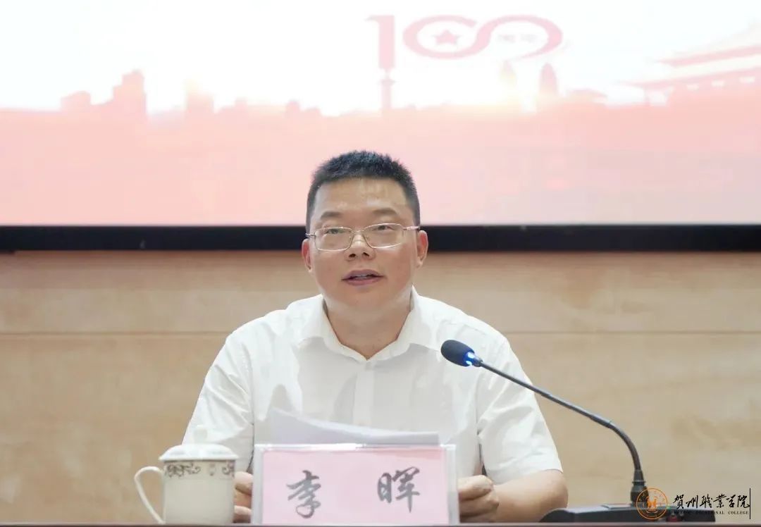 党课现场李剑思强调,站在两个一百年奋斗目标的历史