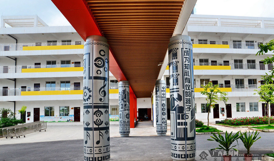 南宁市林里桥中段小学"灵""礼""巧"文化长廊.