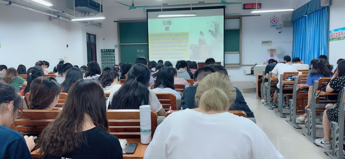 新闻网记者 林双 实习生 黄梦云 "给你们冲了茶,明天上课记得带杯子来