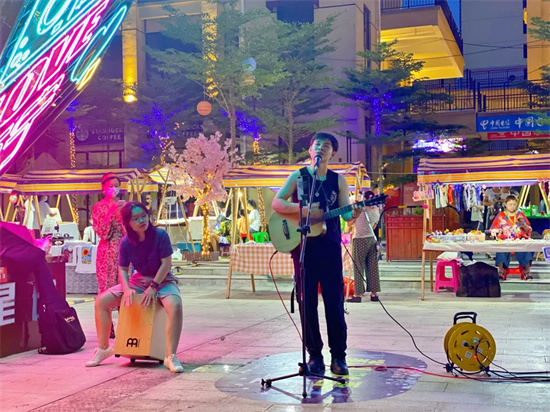 8月-9月每周六,周日,好物市集,乐队驻唱,趣味套圈,还有免费抽大奖