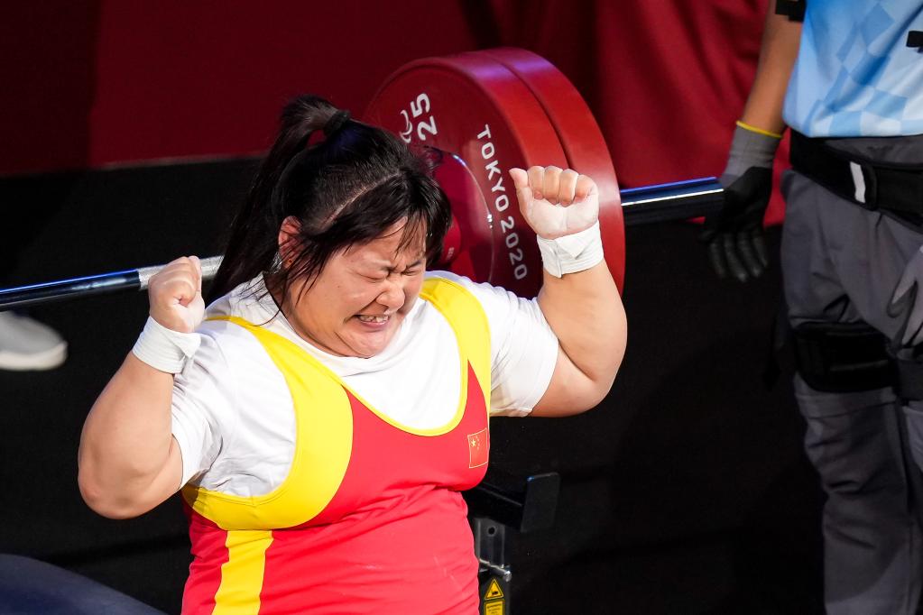 新华社记者 张铖 摄   当日,在东京残奥会举重女子73公斤级决赛中