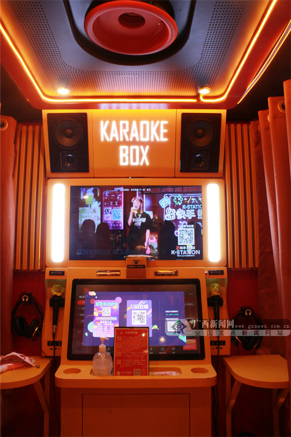 图为迷你ktv内部.广西新闻实习生 庞舒晴 摄