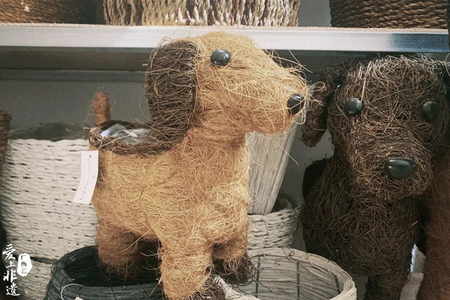 图为动物形藤编作品.陆权香 摄