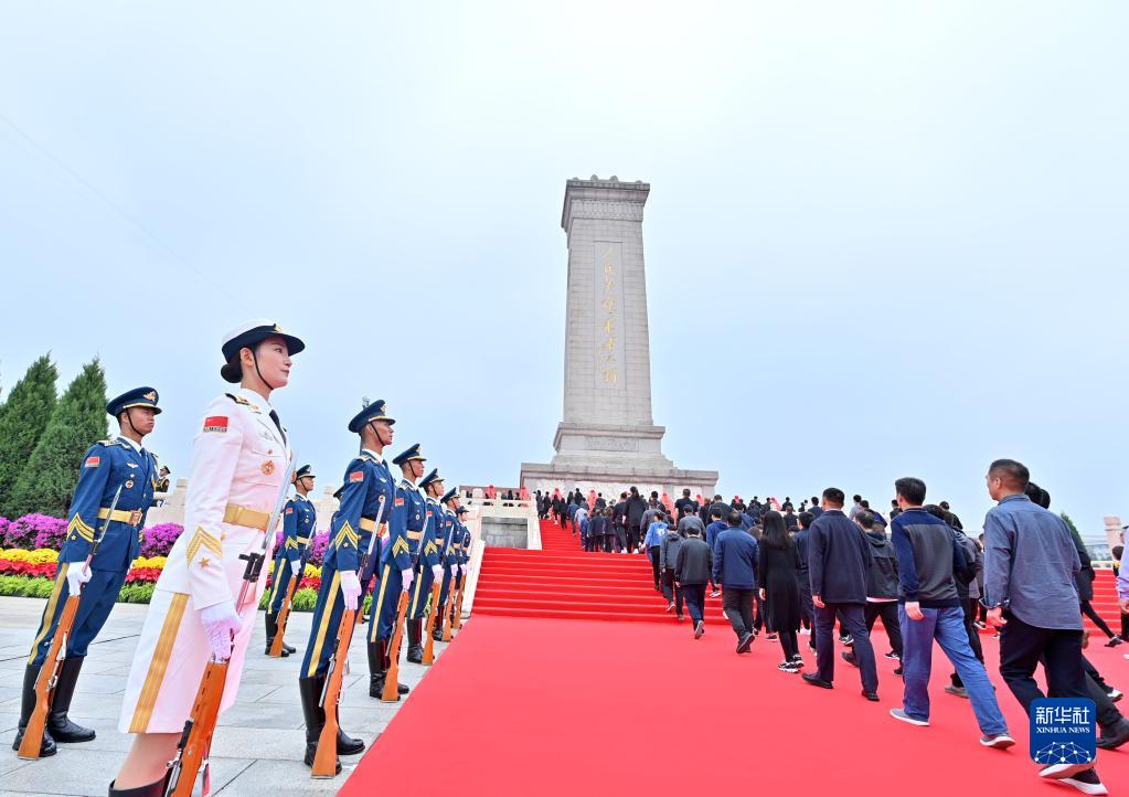 烈士纪念日向人民英雄敬献花篮仪式在京隆重举行