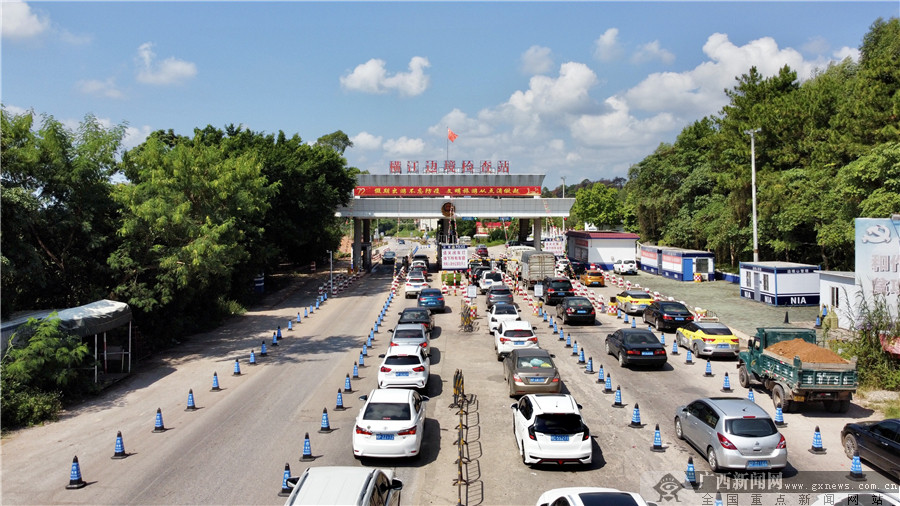 国庆我在岗 东兴边境管理大队优化通关效率守平安