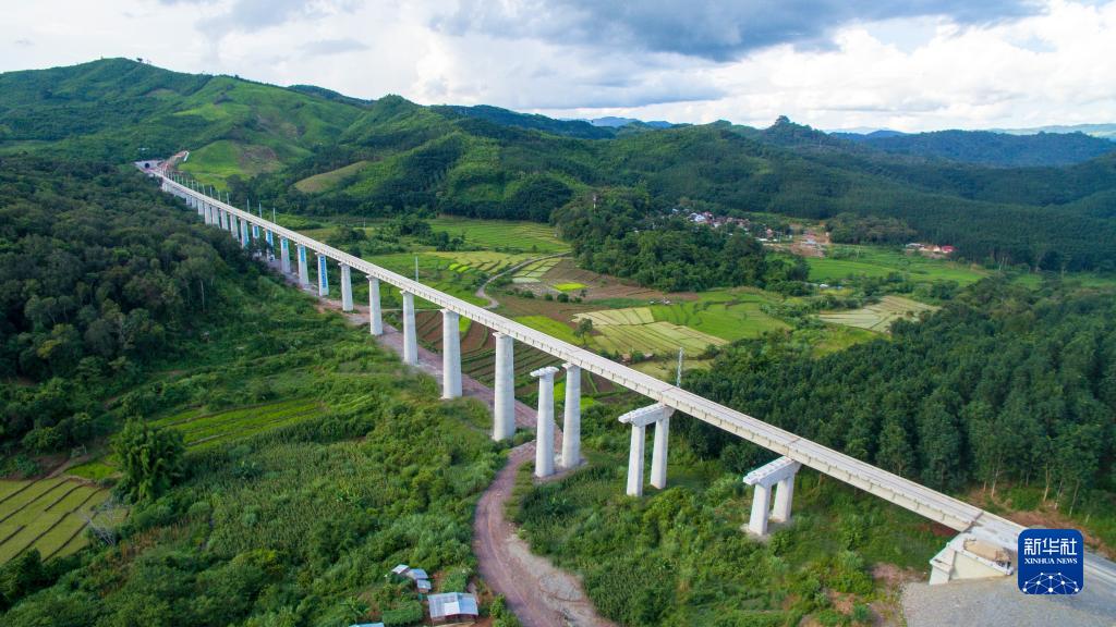 穿山越岭钢龙来