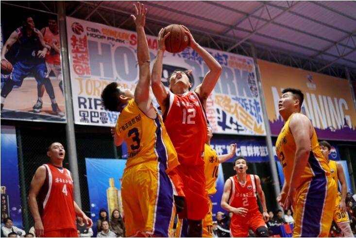 人气爆棚外地球迷特意坐大巴来邕看这场篮球决战