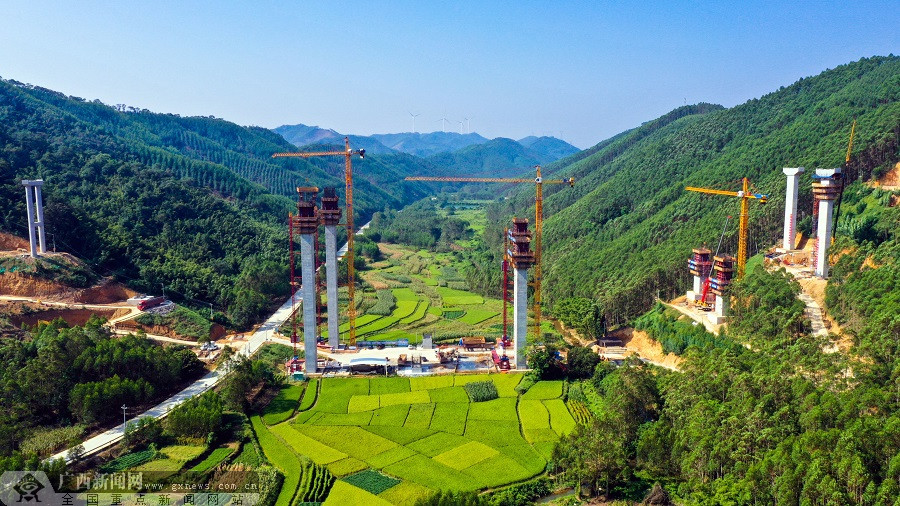 南宁-湛江高速公路南宁至博白那卜段(简称南湛高速)主线路基已基本