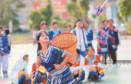 【地评线】桂声网评:让壮乡好日子天天放在歌里过