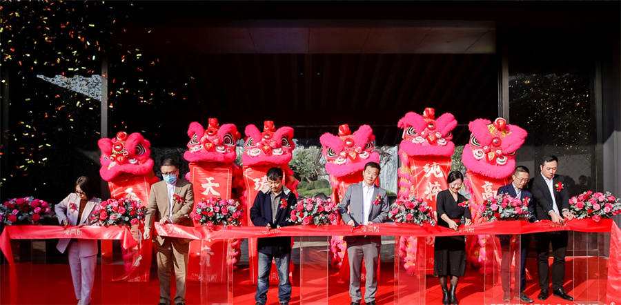 广西新闻网>房产频道>壮观房产>楼市动态>正文南宁瑧湾悦营销中心剪彩