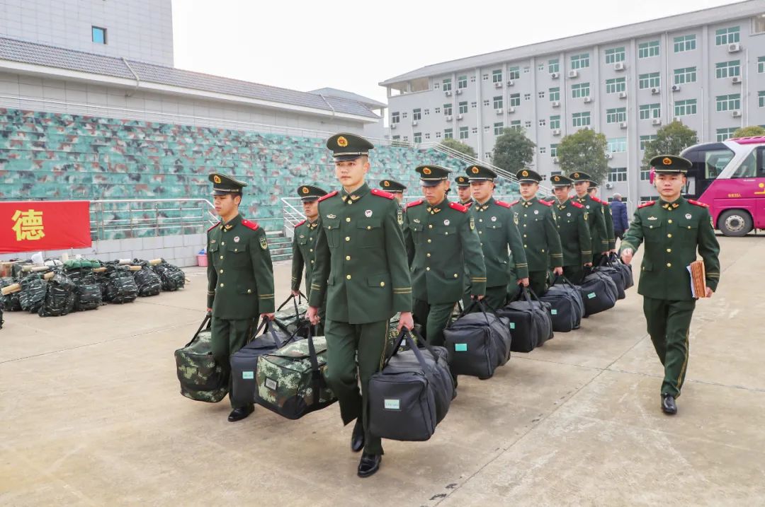 挥别新兵连#01直击新兵下队那些瞬间快走进武警广西总队新兵团咏