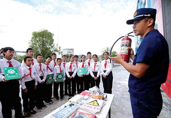 融安县实验小学开展防震安全疏散演练