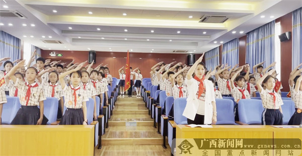 我为队旗添光彩南宁市越秀路小学少先队大队委换届选举新成员